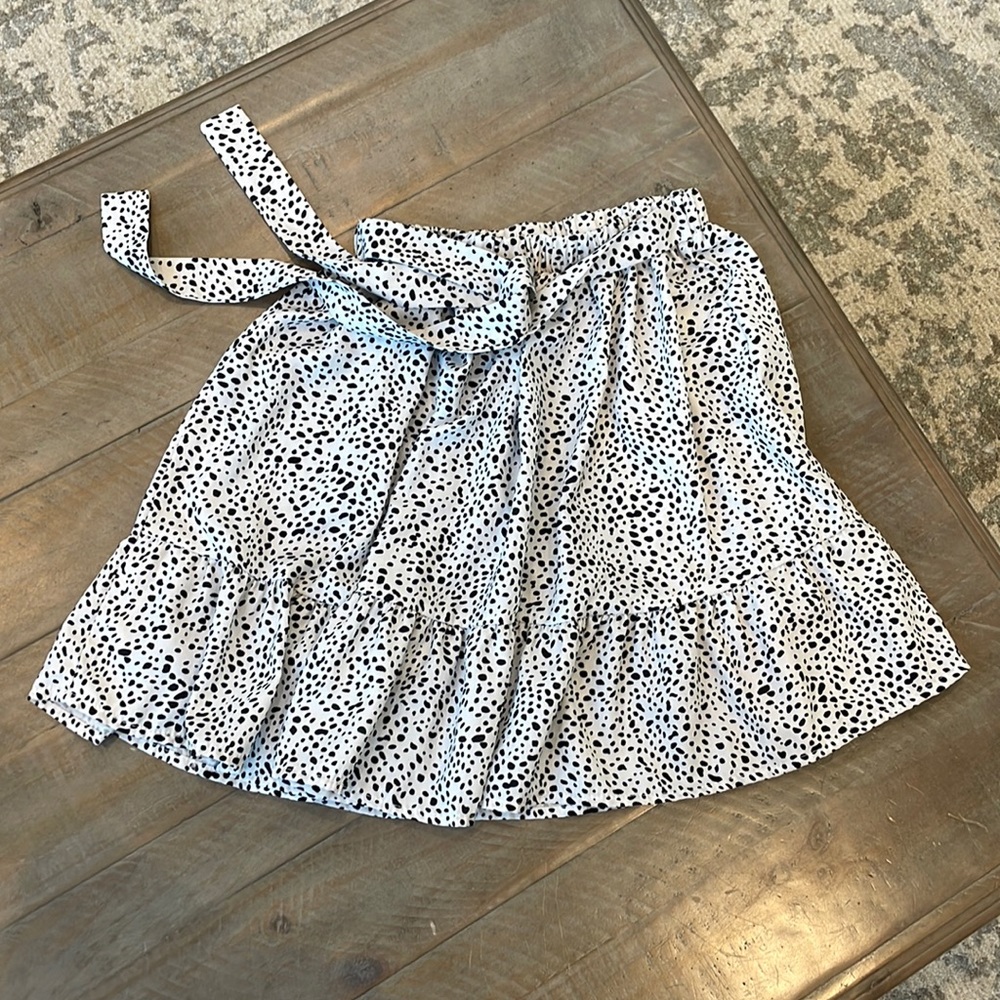Black and white pattern skirt
